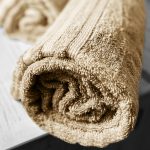 Juego de toallas de 8 piezas: 2 toallas de baño, 2 toallas de mano y 4 toallas de cara - 100 % algodón peinado, 550 g/m²