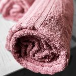 Juego de toallas de 8 piezas: 2 toallas de baño, 2 toallas de mano y 4 toallas de cara - 100 % algodón peinado, 550 g/m²